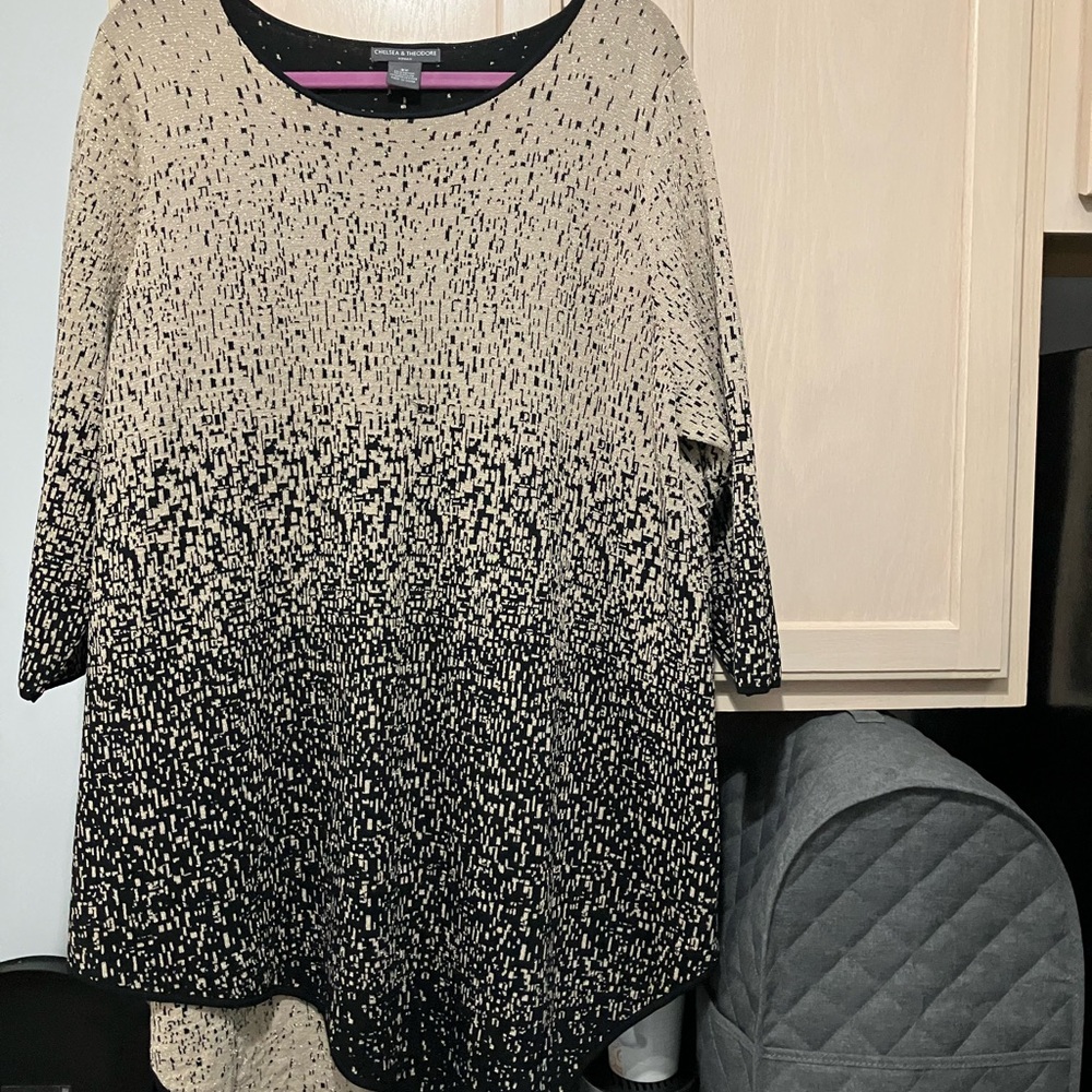 Black and Tan Tunic with 3/4 Sleeves. Great for dress or can be worn casual over